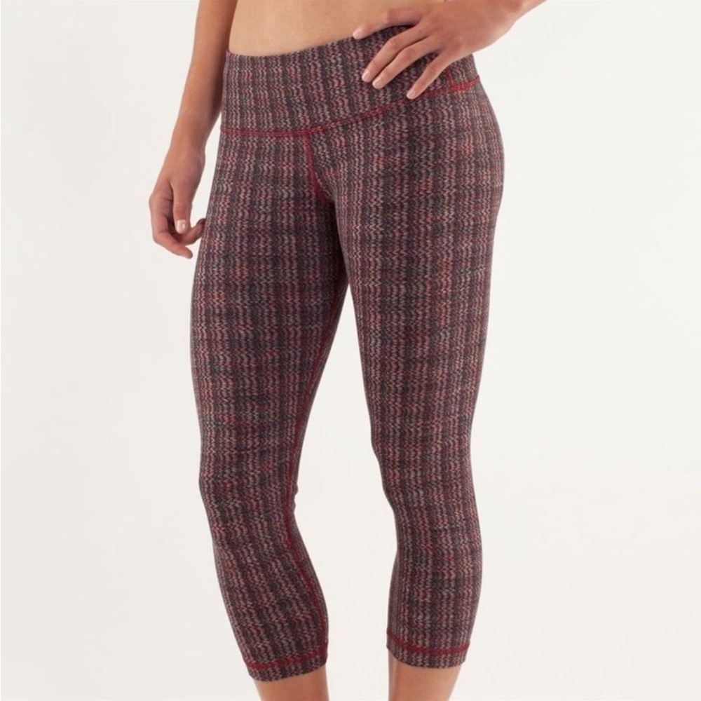 COPY - Lululemon Athletica Wunder Under Cropped Pants Size 6